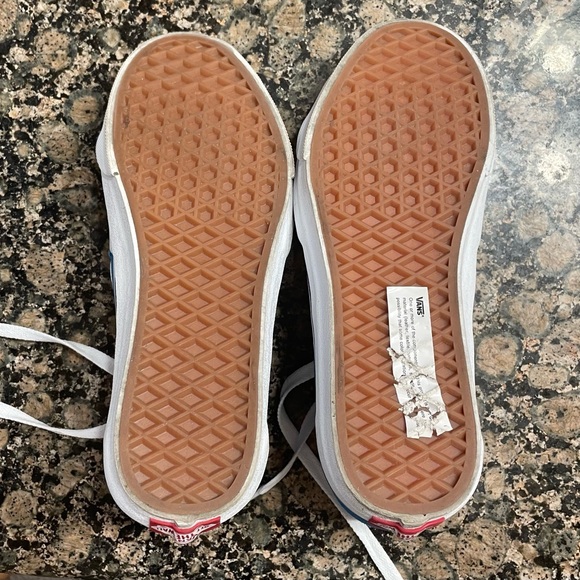 Vans - Picture 12 of 15